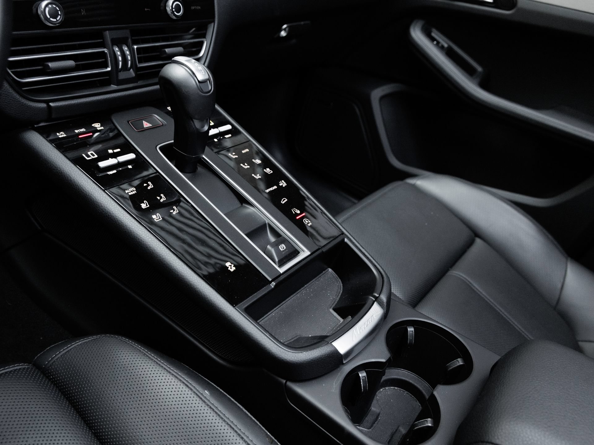 Certified 2026 Porsche Macan AWD/4WD image 23