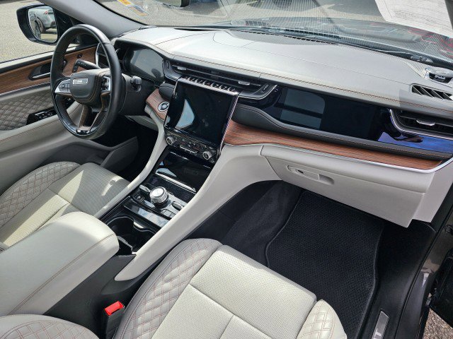 Used 2022 Jeep Grand Cherokee Summit w/ Adv Protech Group IV AWD/4WD image 11