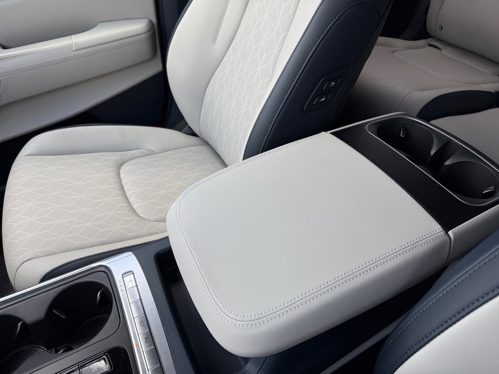 New 2026 Kia Carnival EX FWD image 14