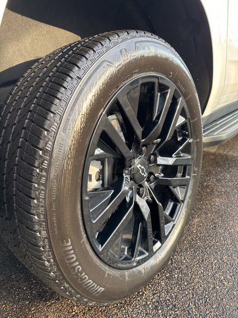 Used 2025 Chevrolet Suburban Premier image 6