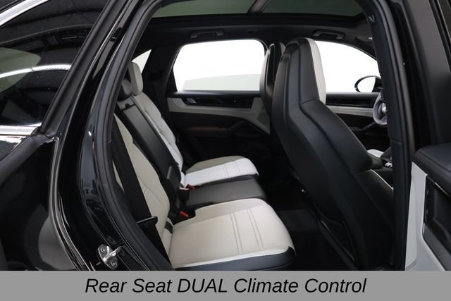 Used 2026 Porsche Cayenne AWD/4WD image 36