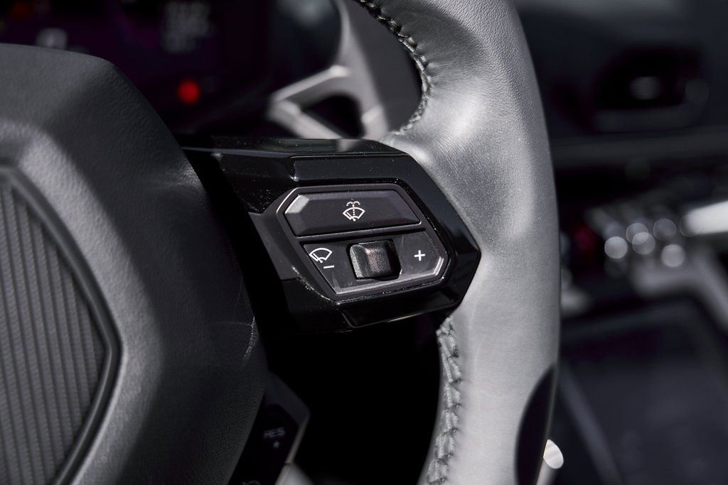 Used 2024 Lamborghini Huracan EVO image 55