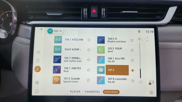 Used 2025 Jaguar F-PACE R-Dynamic S image 44