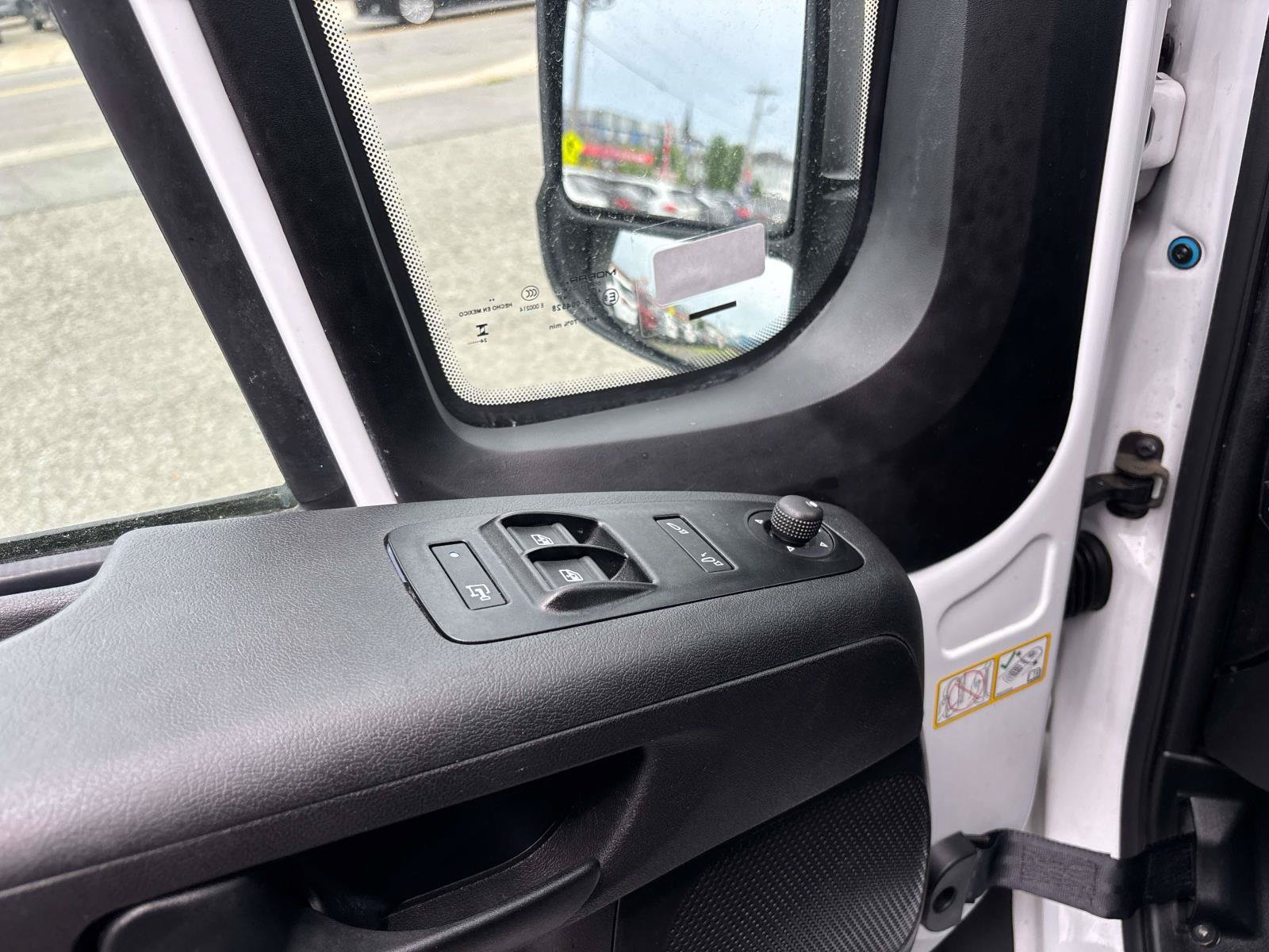 Used 2025 RAM ProMaster 2500 w/ Convenience Group FWD image 9