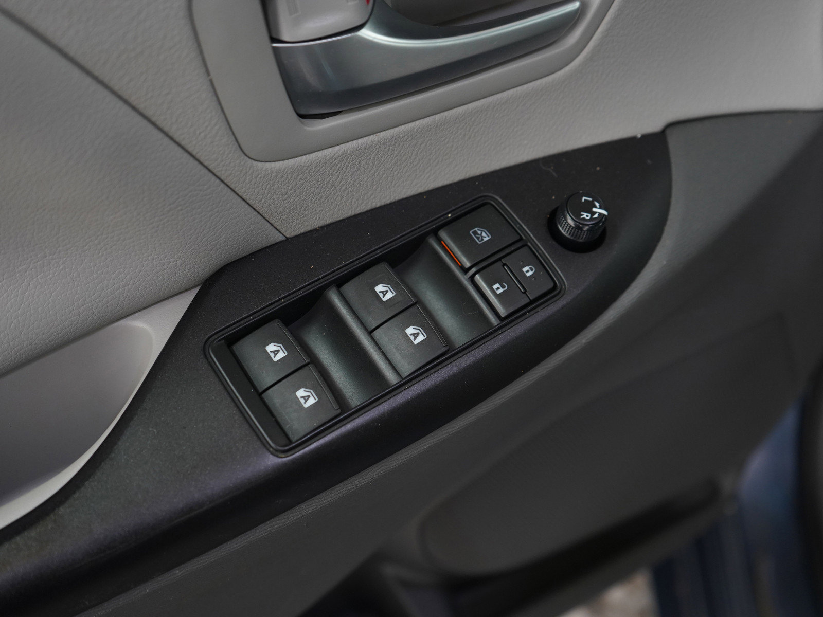 Used 2016 Toyota Sienna LE FWD image 21