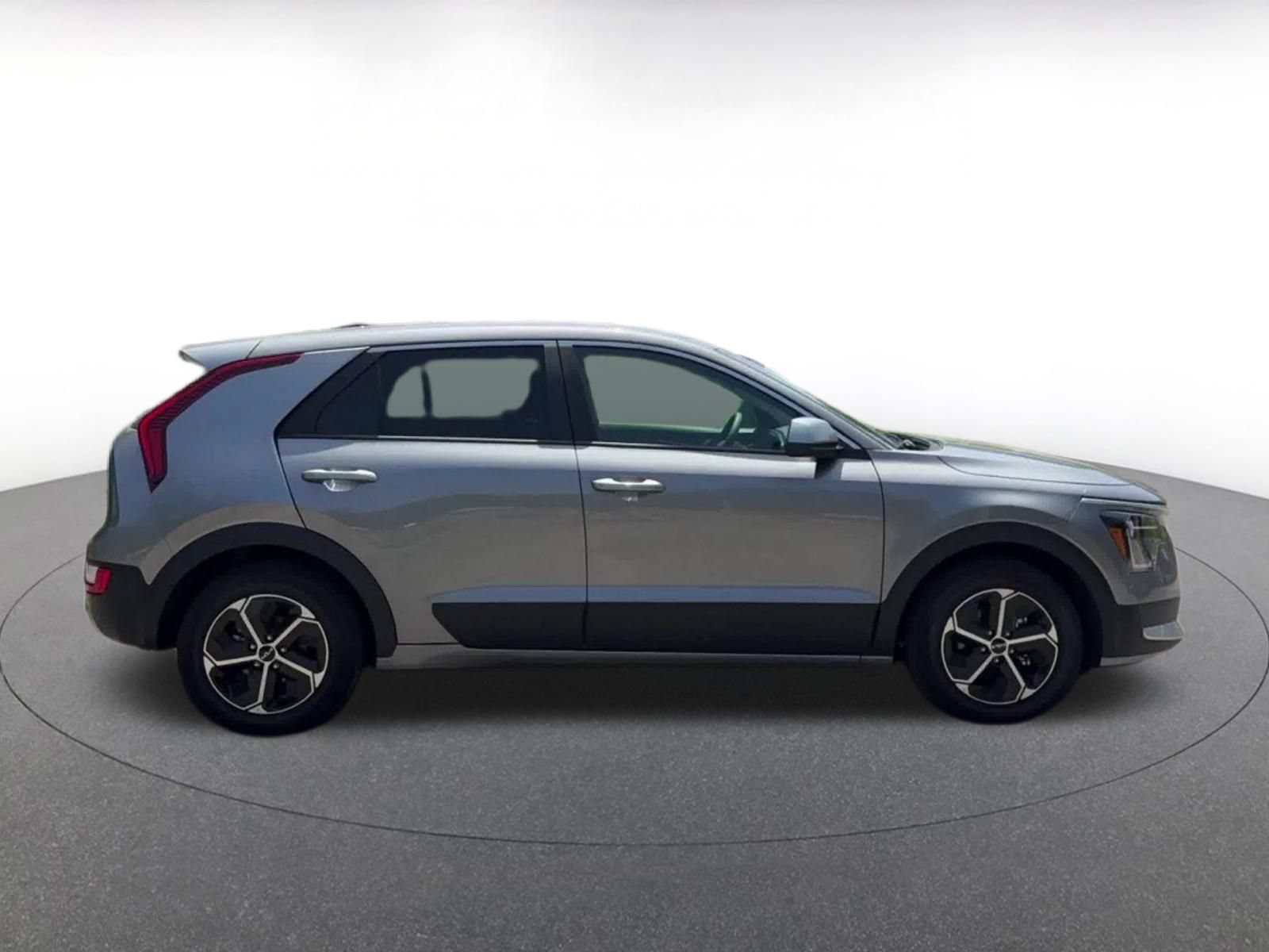 Used 2026 Kia Niro LX FWD image 16