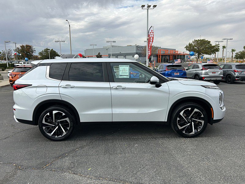 Used 2024 Mitsubishi Outlander AWD image 7
