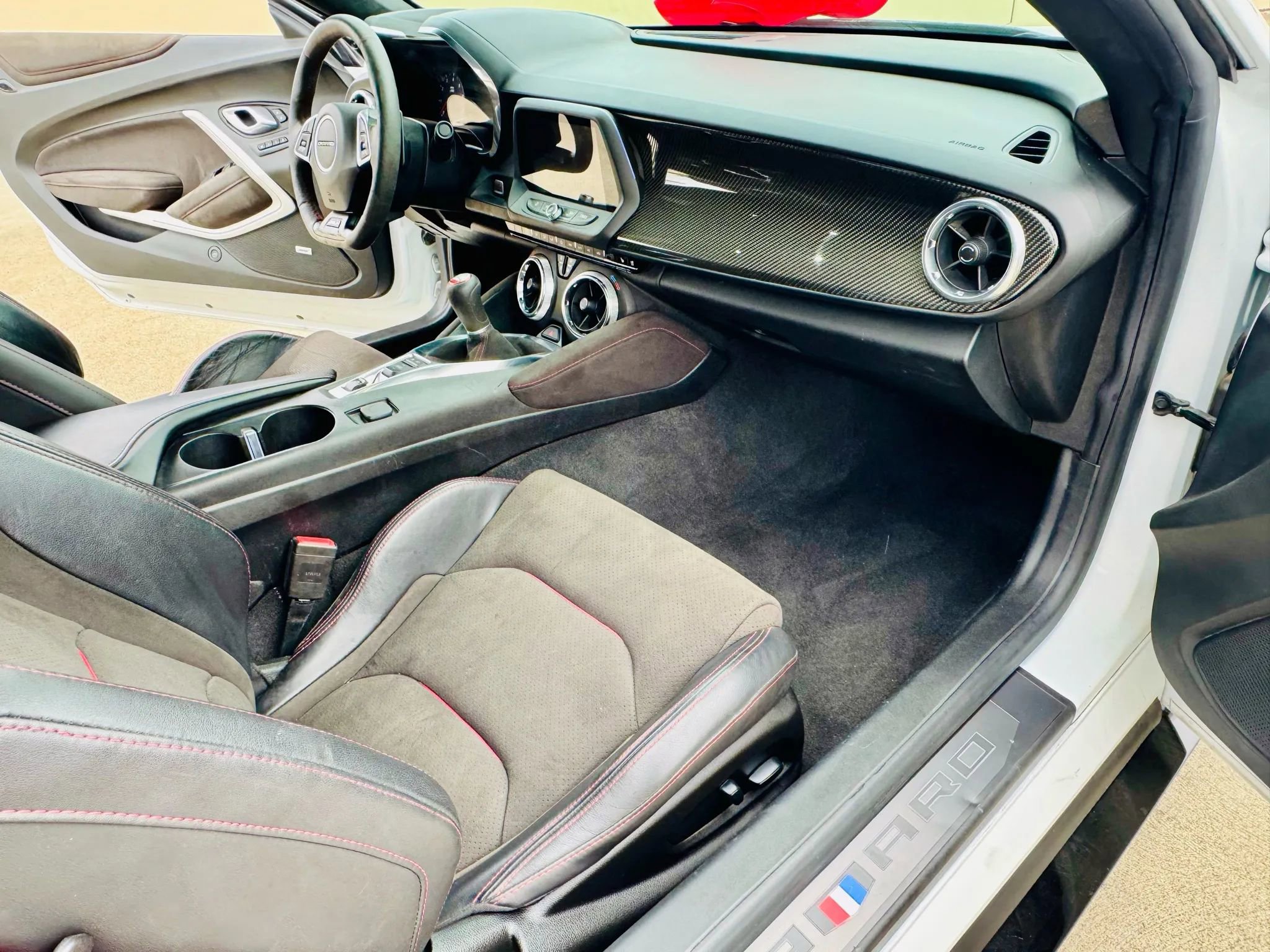 Used 2018 Chevrolet Camaro ZL1 image 17