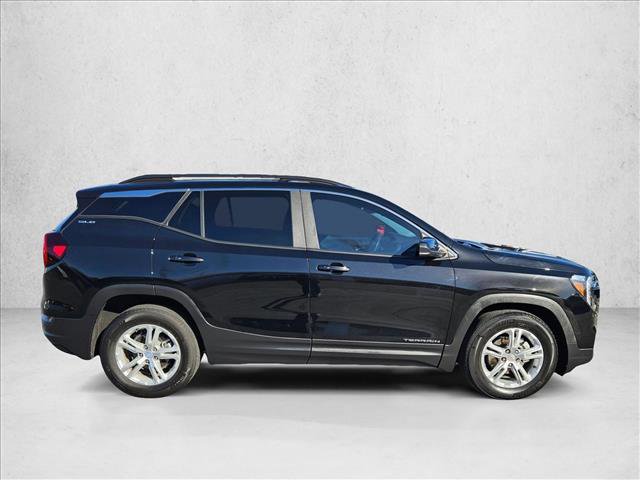 Used 2023 GMC Terrain SLE w/ Driver Convenience Package FWD image 4