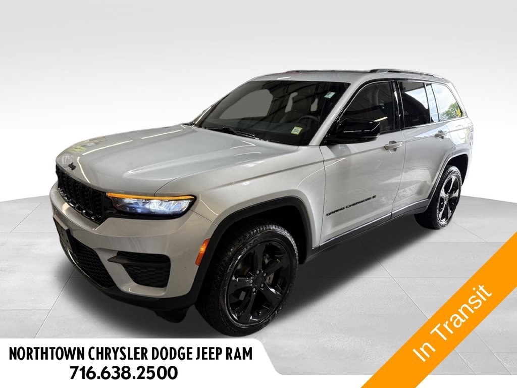 Used 2023 Jeep Grand Cherokee Altitude AWD/4WD image 1