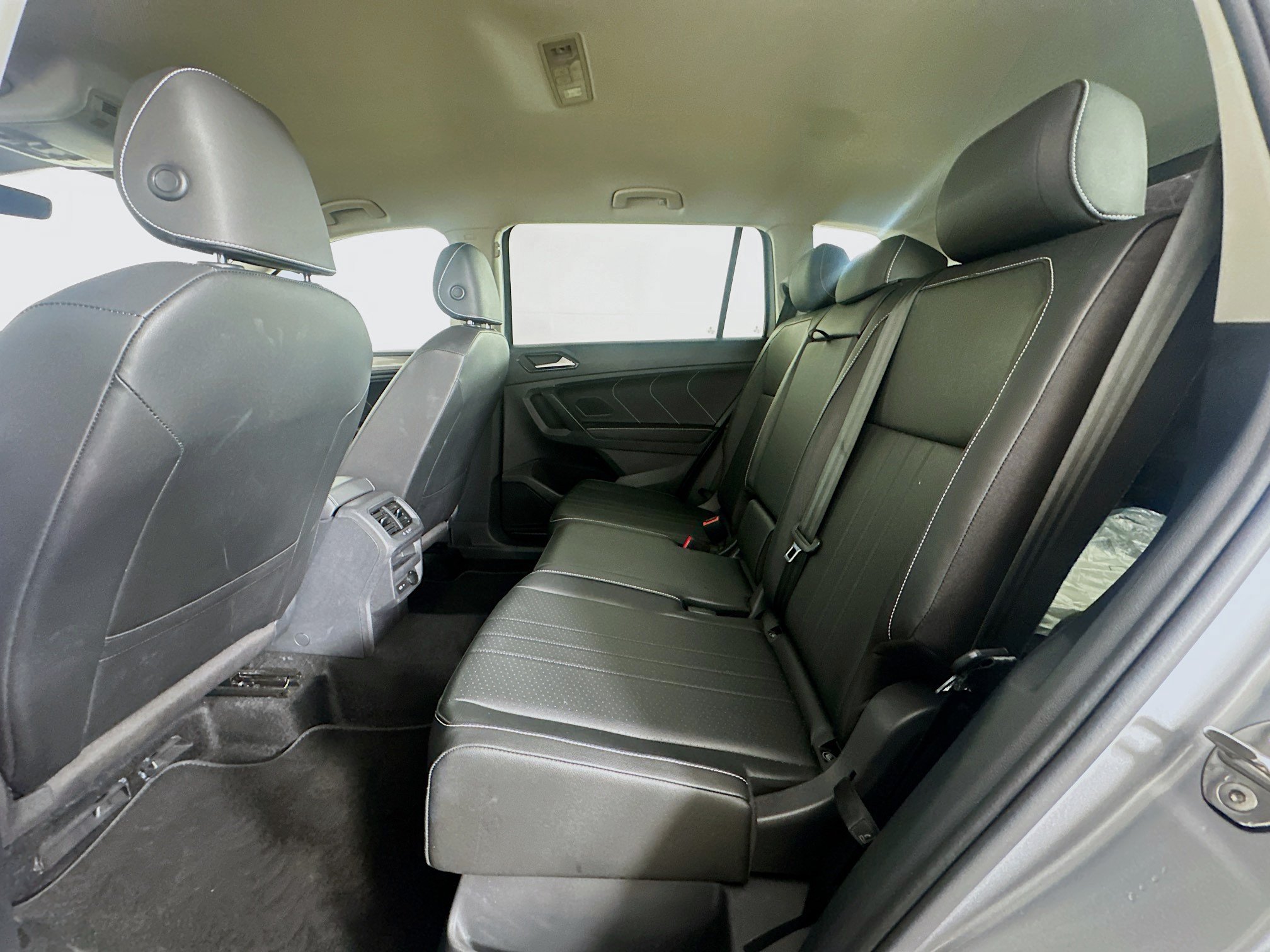 Used 2023 Volkswagen Tiguan SE AWD/4WD image 26
