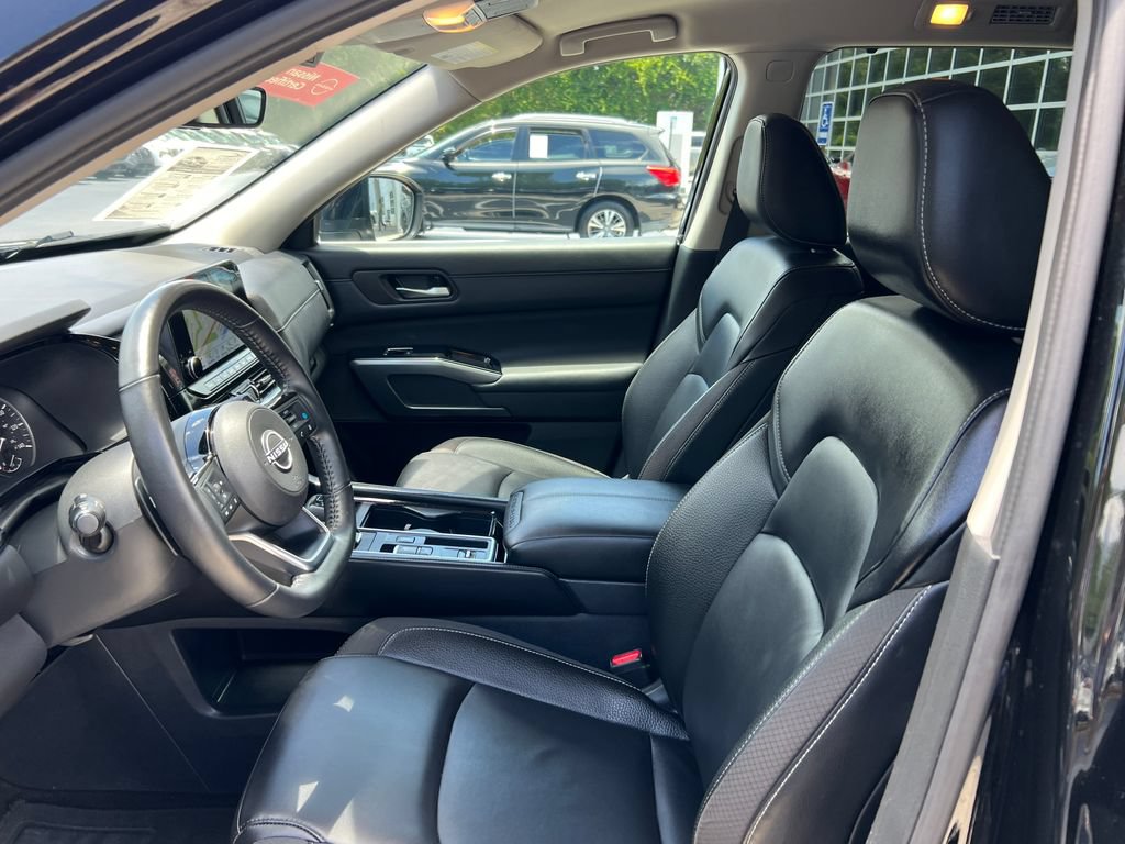 Used 2025 Nissan Pathfinder SL FWD image 9