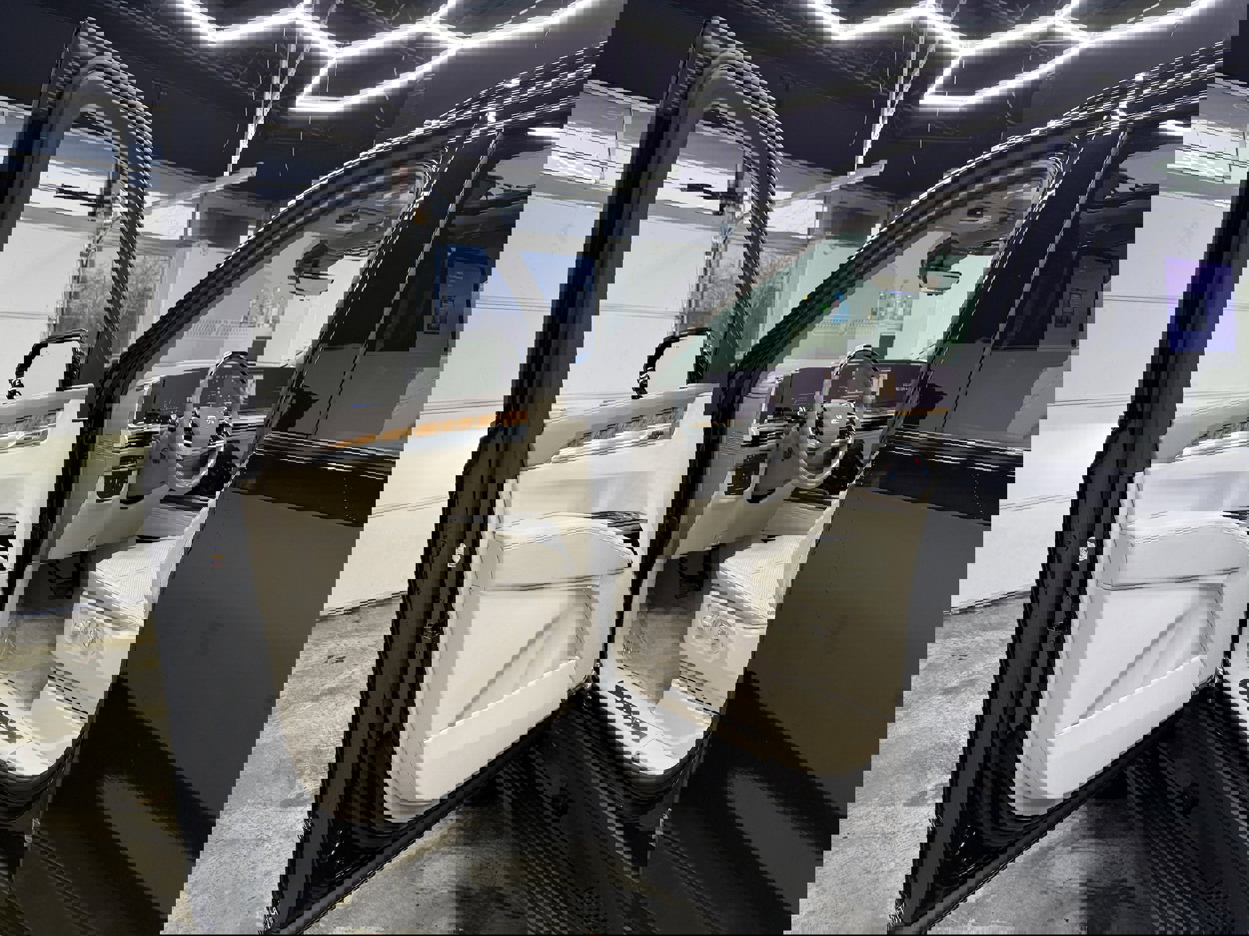 Used 2025 Cadillac Escalade ESV Sport Platinum image 10