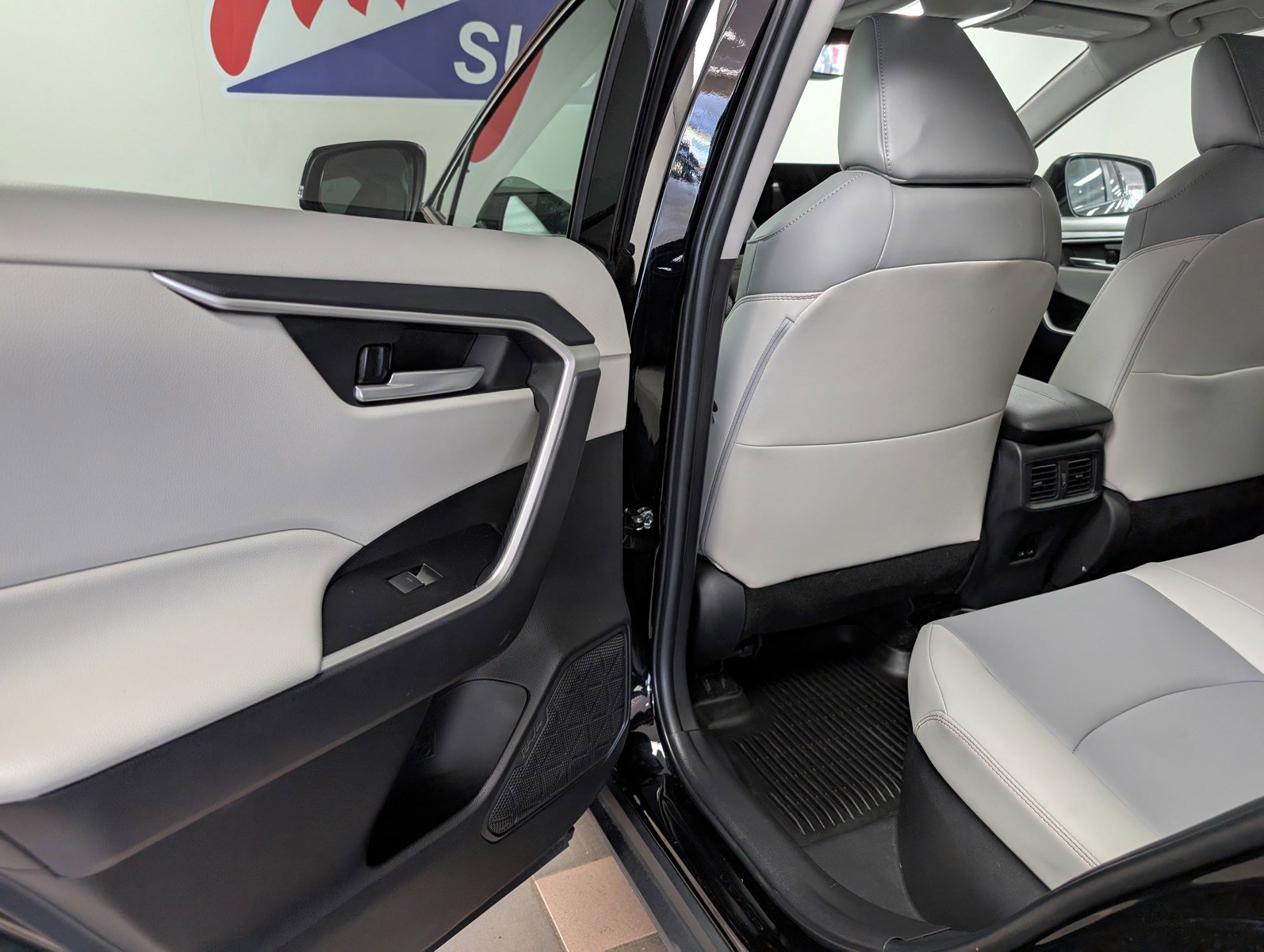 Used 2024 Toyota RAV4 XLE Premium w/ Weather Package image 27