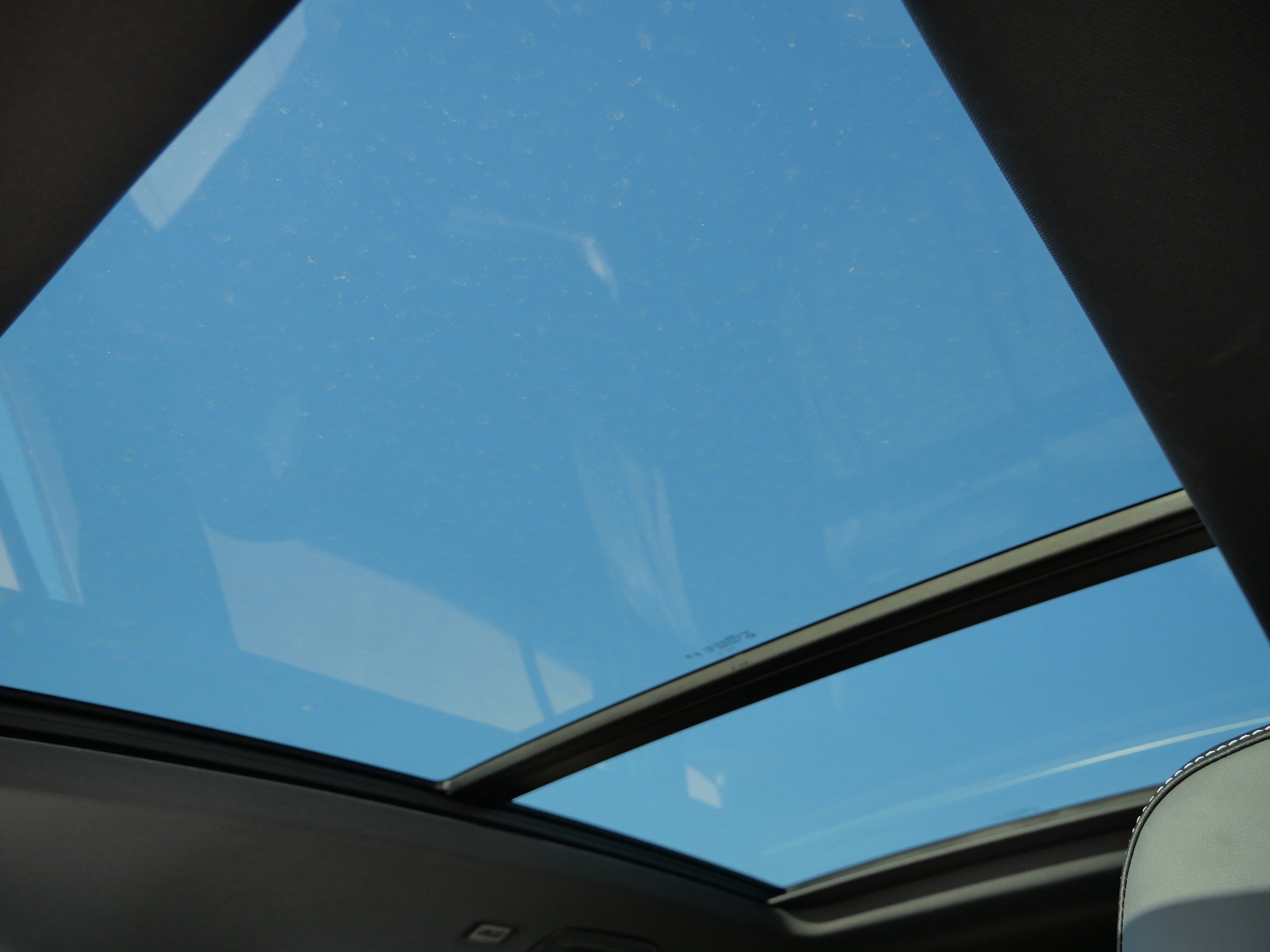 Certified 2025 Volkswagen Tiguan SE R-Line image 34