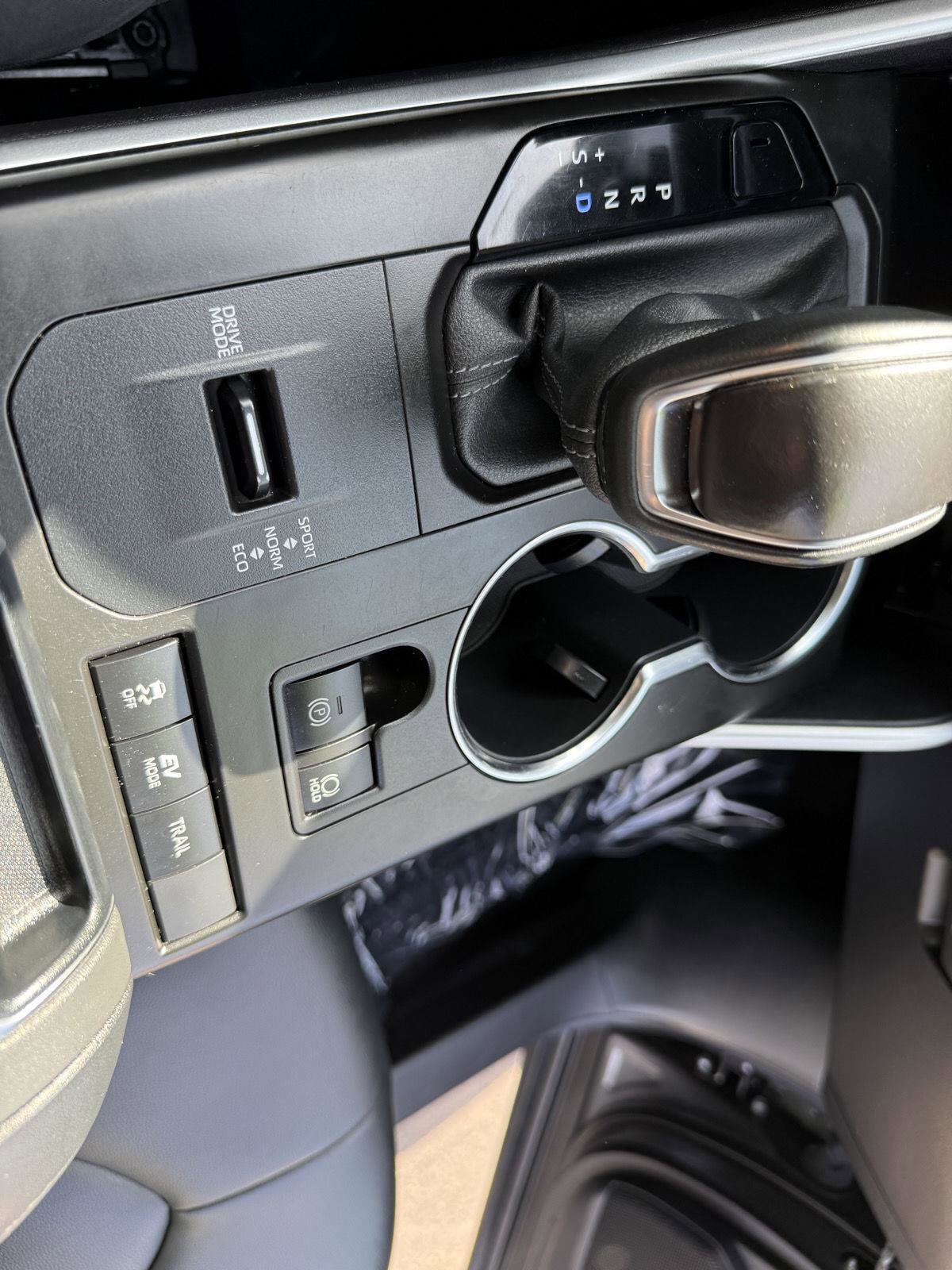 Used 2022 Toyota Highlander XLE AWD/4WD image 18