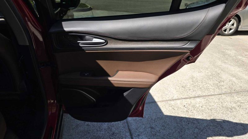 Used 2019 Alfa Romeo Stelvio Ti AWD/4WD image 32