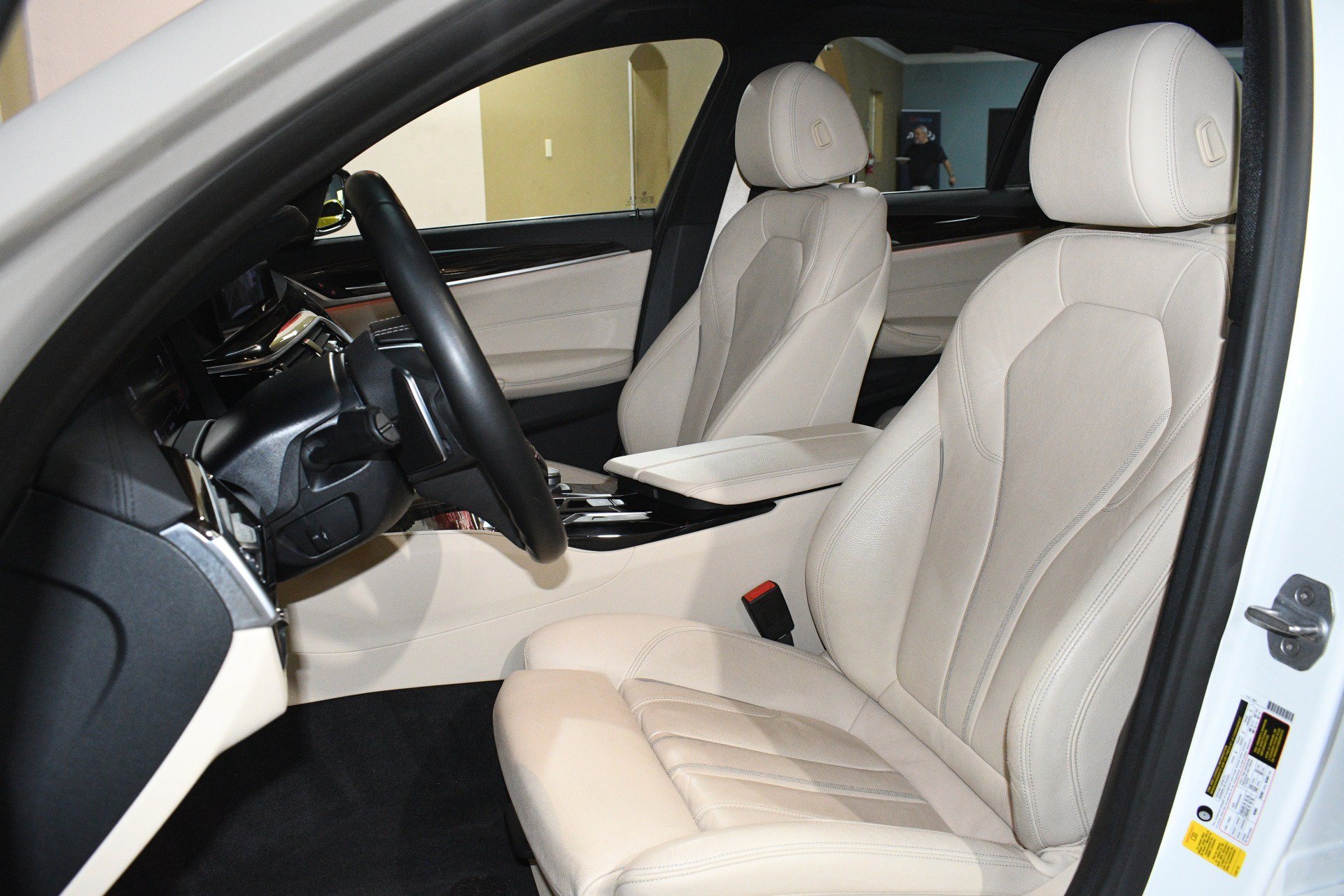 Used 2020 BMW 530i w/ Premium Package RWD image 7