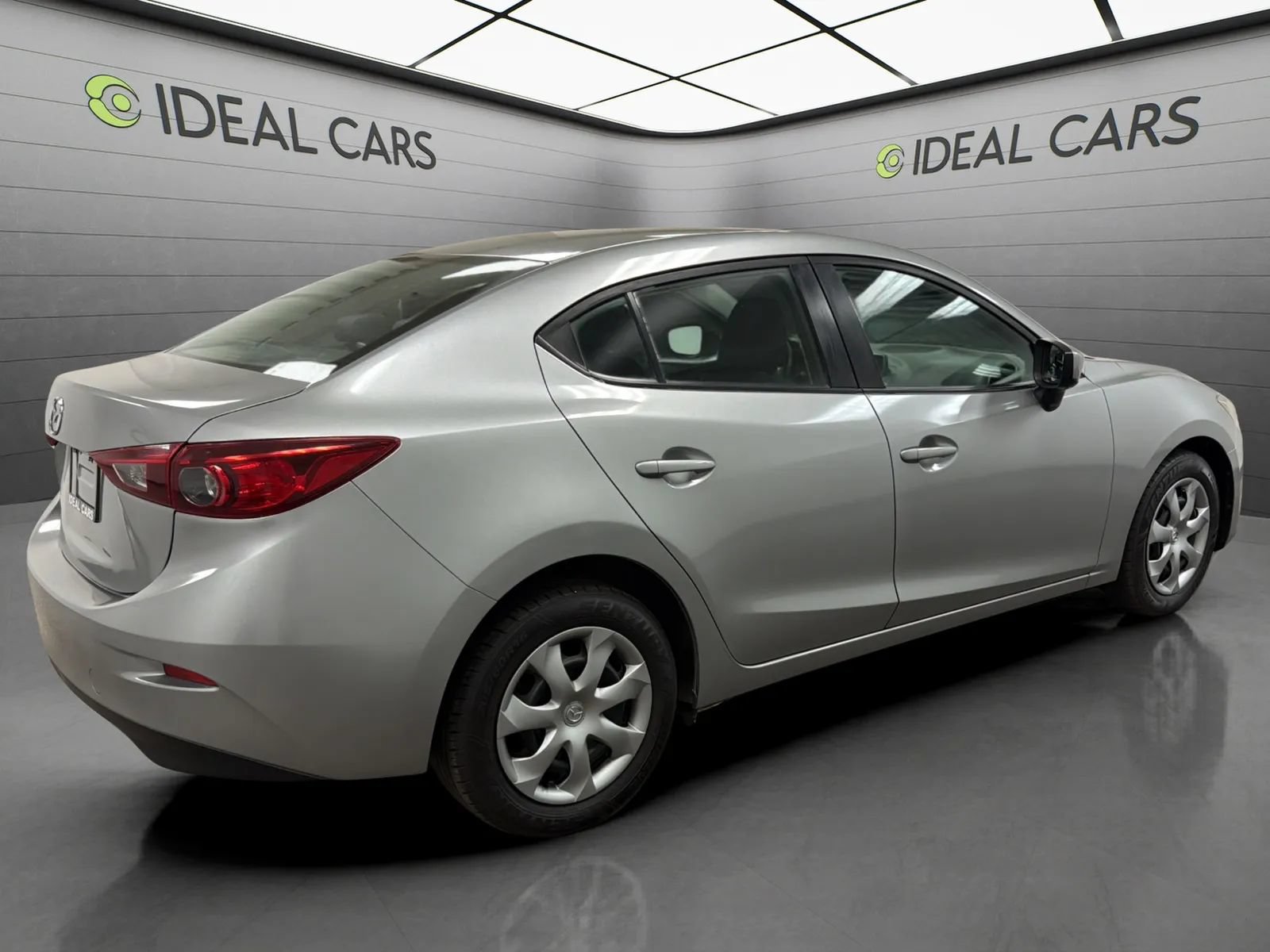 Used 2015 MAZDA MAZDA3 i SV FWD image 5