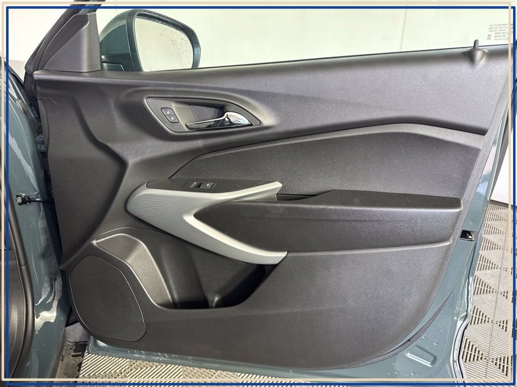 New 2026 Chevrolet Trax LS w/ LS Convenience Package FWD image 31