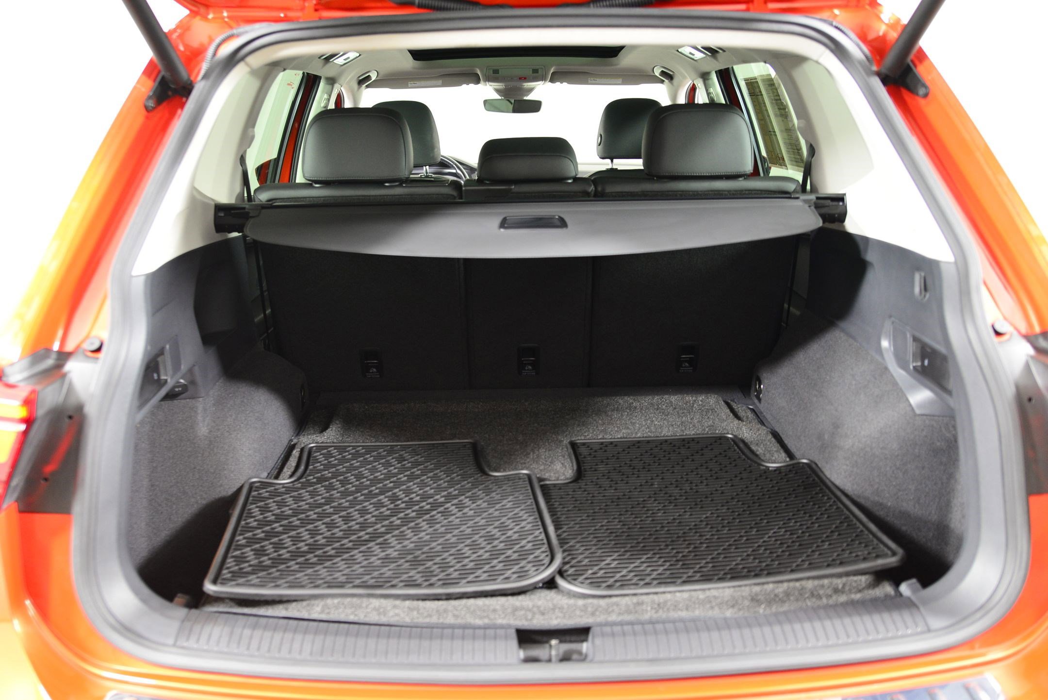 Used 2019 Volkswagen Tiguan SEL Premium image 26