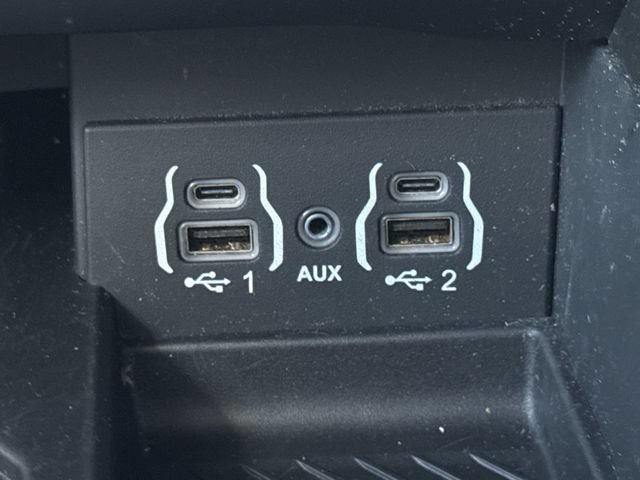 Used 2025 Chrysler Pacifica Limited FWD image 21