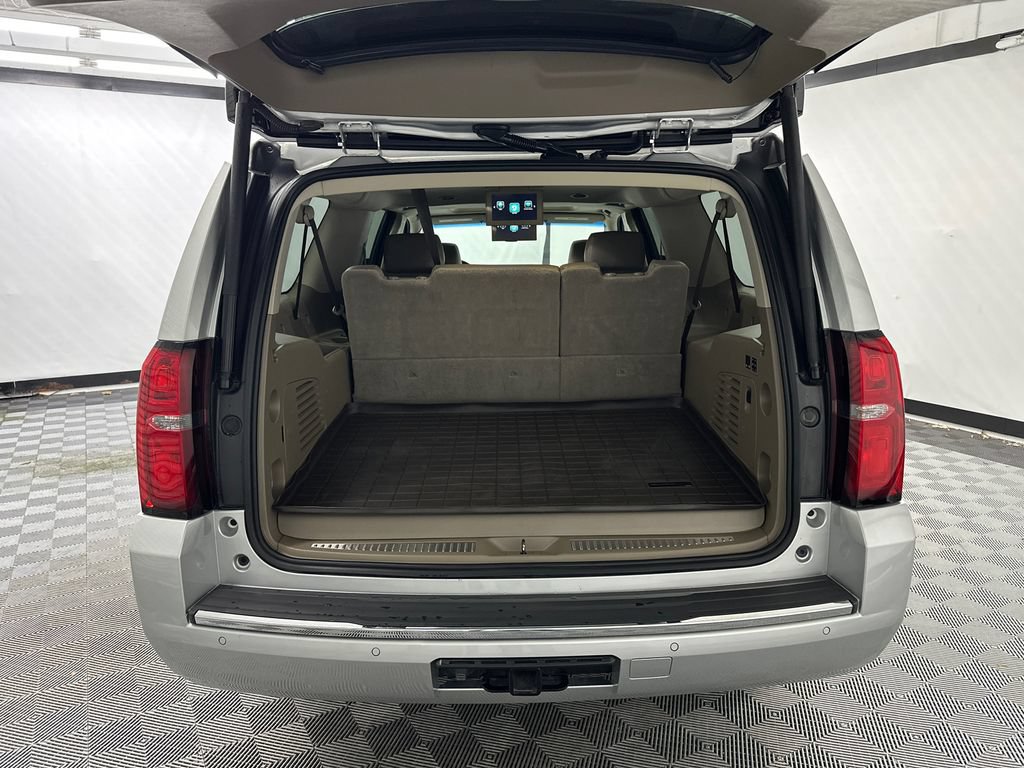 Used 2019 Chevrolet Suburban Premier RWD image 21