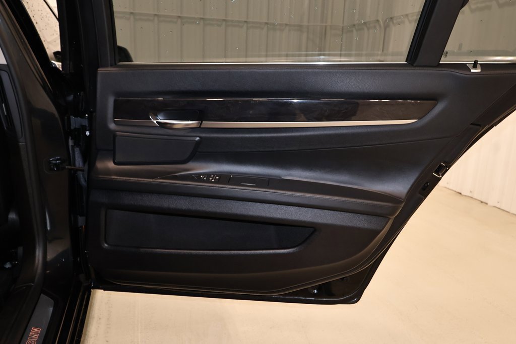 Used 2011 BMW 750Li xDrive image 18