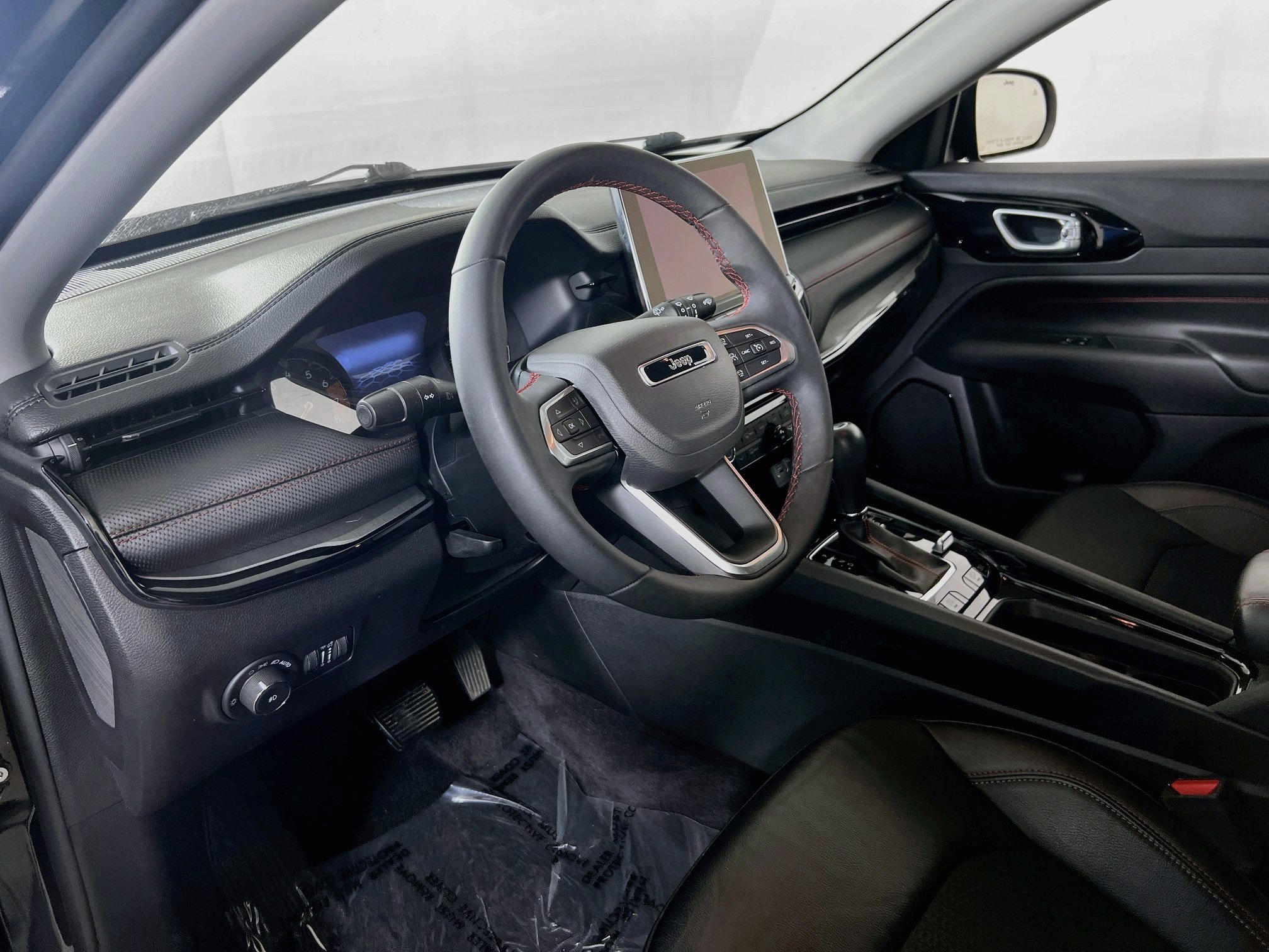 Used 2022 Jeep Compass Trailhawk AWD/4WD image 9