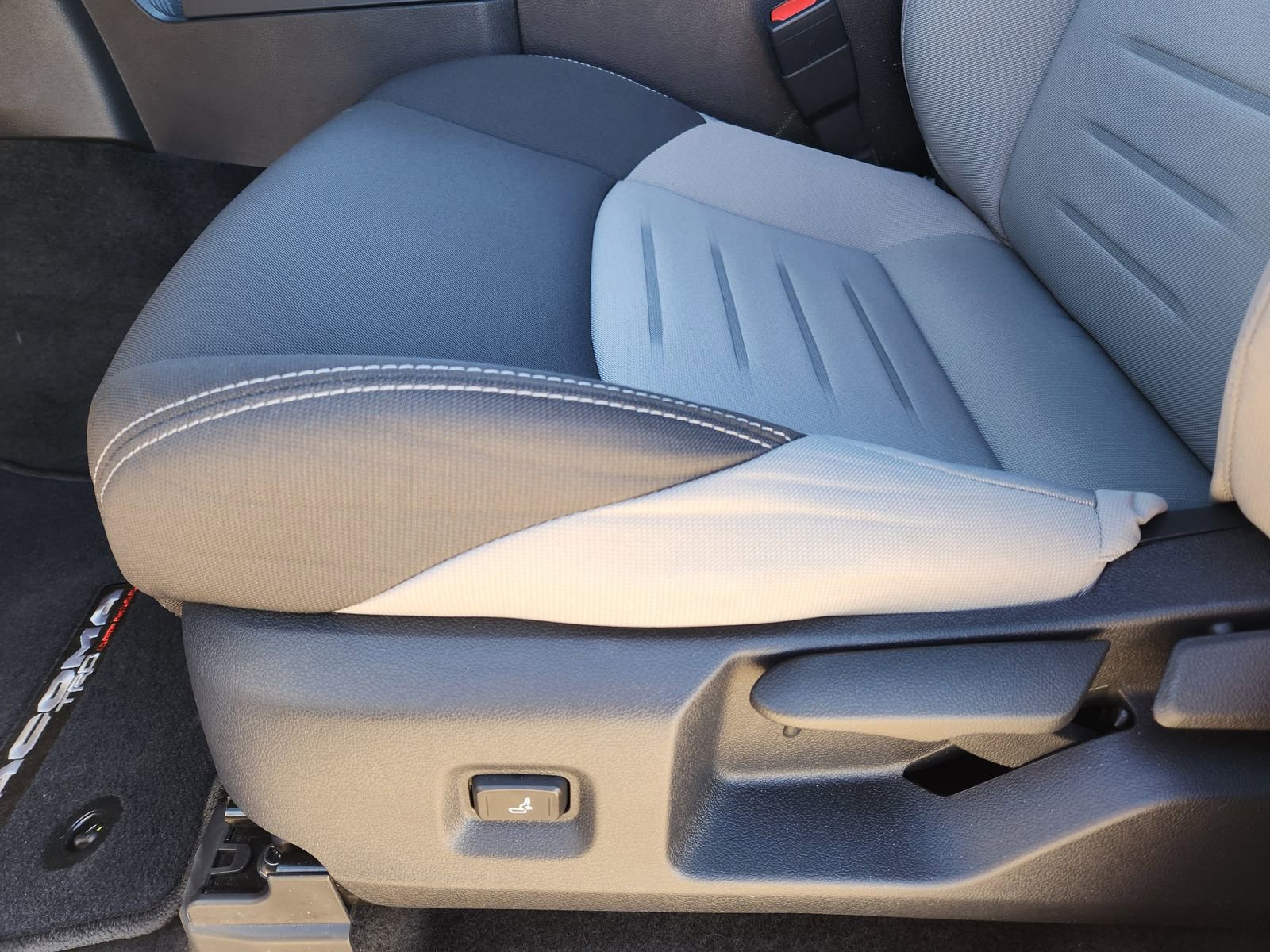 Used 2025 Toyota Tacoma TRD Off-Road image 27