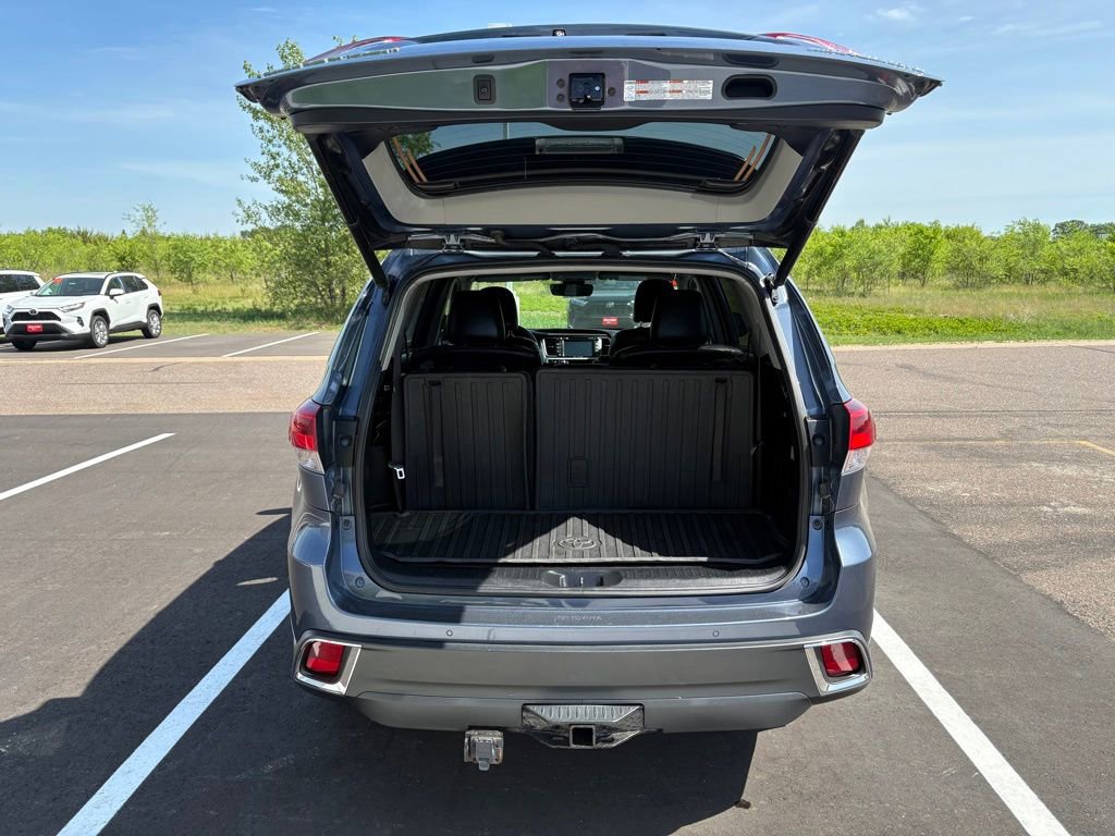 Used 2018 Toyota Highlander Limited AWD/4WD image 4