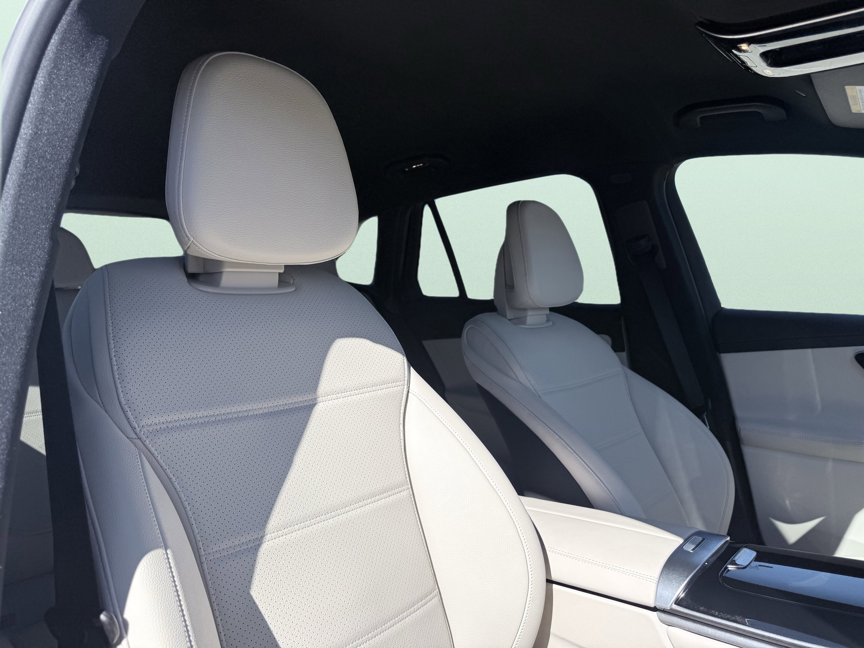 Used 2025 Mercedes-Benz GLC 300 4MATIC image 50