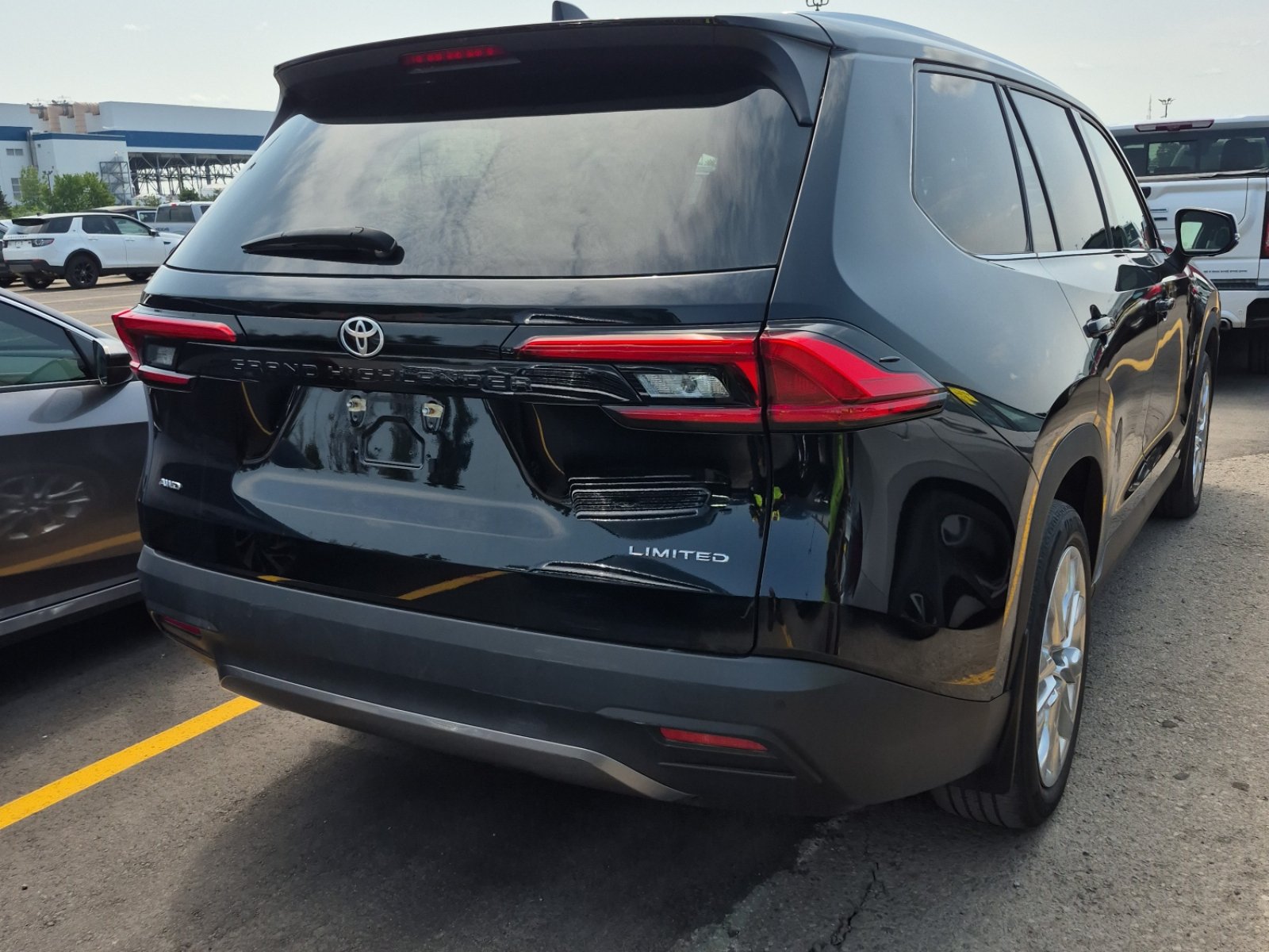 Used 2024 Toyota Grand Highlander AWD image 3