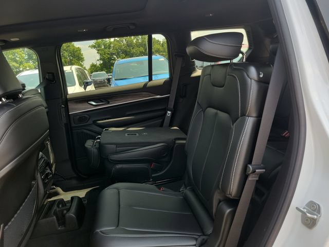 New 2026 Jeep Grand Cherokee L Limited w/ Limited Altitude Package AWD/4WD image 8