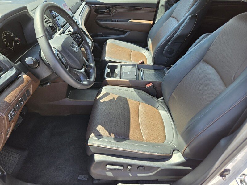 Used 2025 Honda Odyssey Elite image 11