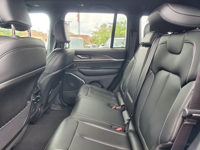 New 2026 Jeep Grand Cherokee Limited w/ Limited Altitude Package AWD/4WD image 15