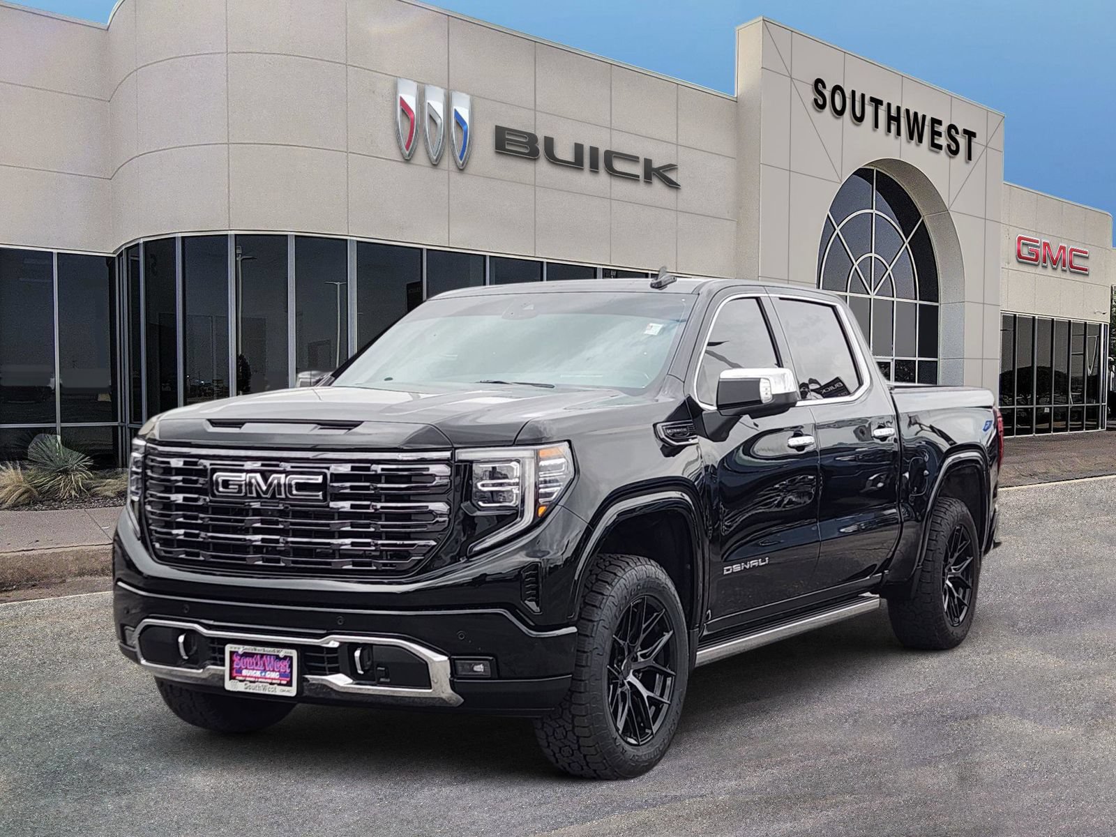 Used 2025 GMC Sierra 1500 Denali Ultimate AWD/4WD image 2
