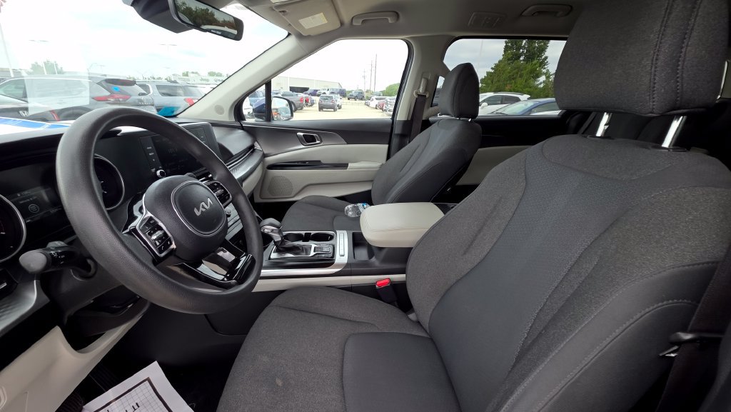 Used 2022 Kia Carnival LX FWD image 11