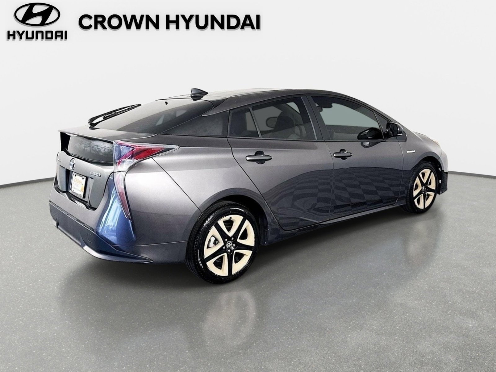 Used 2017 Toyota Prius Three Touring FWD image 6