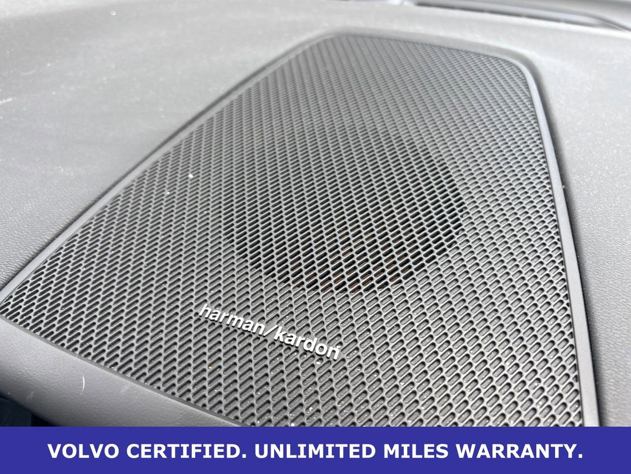 Certified 2023 Volvo XC60 B5 Plus AWD/4WD image 18