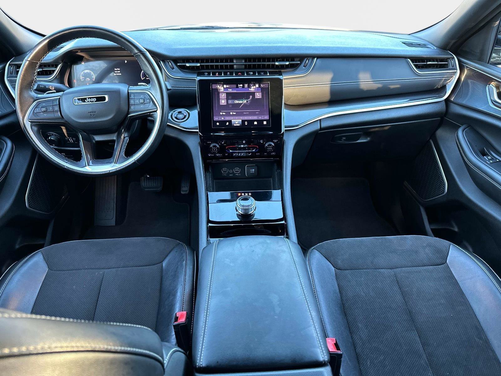 Used 2022 Jeep Grand Cherokee L Laredo image 16