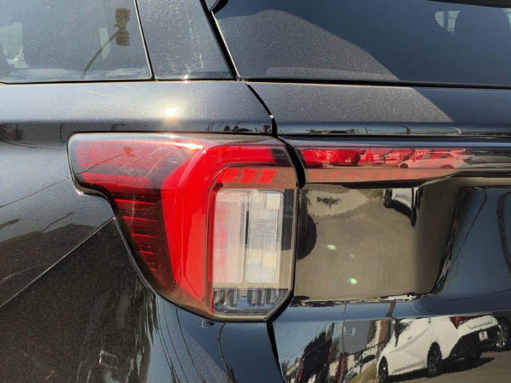 Certified 2025 Ford Explorer ST-Line AWD/4WD image 8