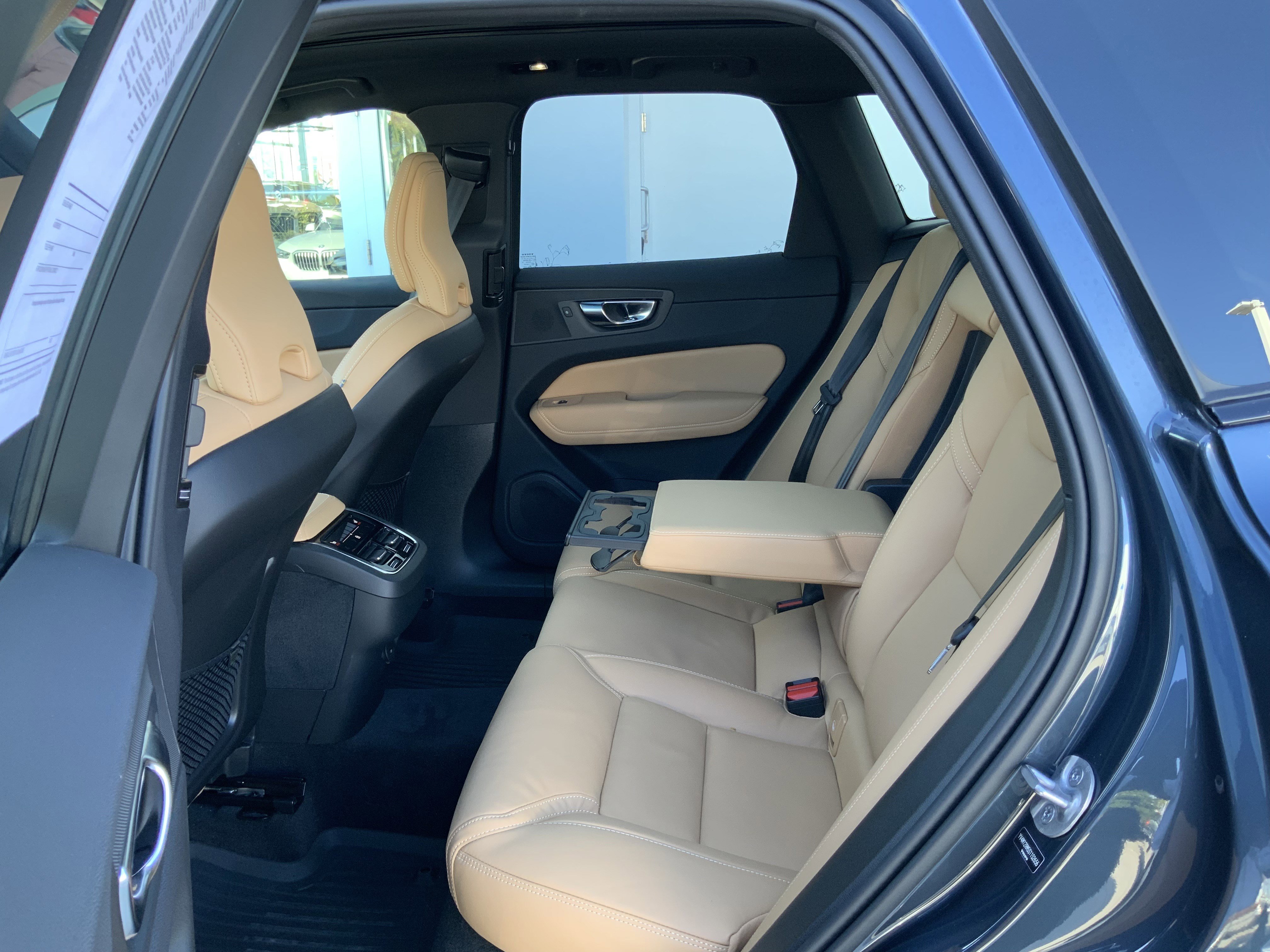 Used 2025 Volvo XC60 B5 Ultra w/ Protection Package Premier image 27