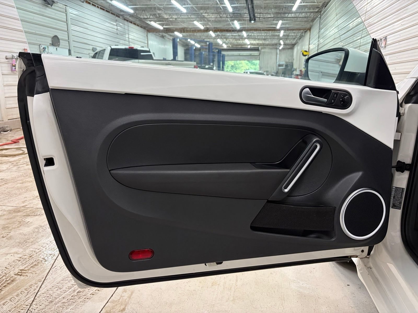 Used 2013 Volkswagen Beetle TDI FWD image 7