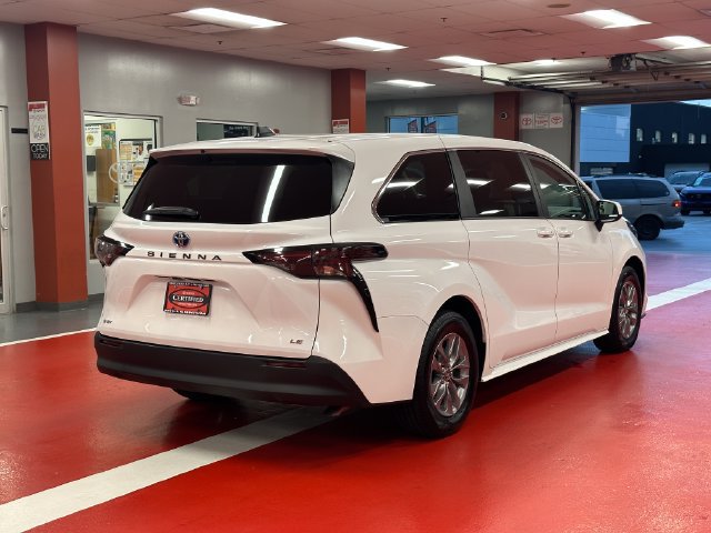 Certified 2025 Toyota Sienna LE FWD image 4