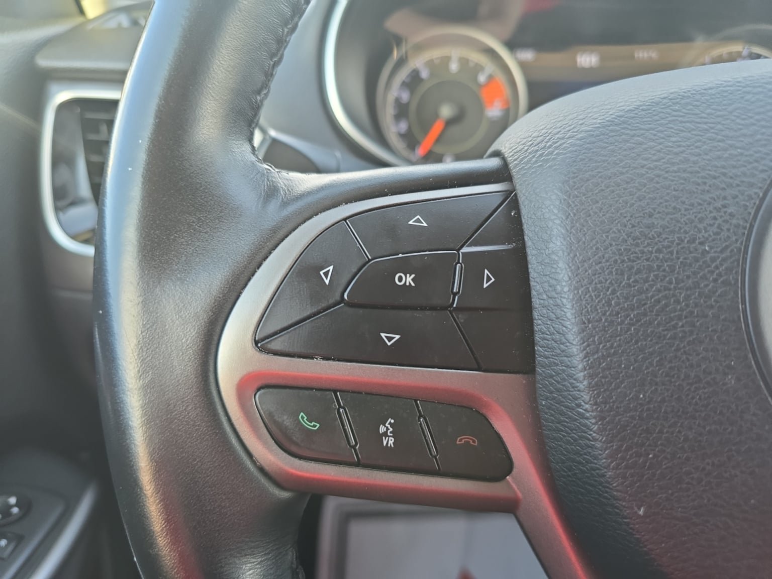Used 2019 Jeep Cherokee Limited FWD image 22