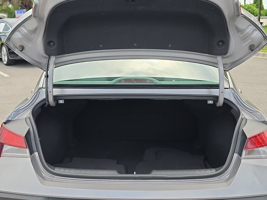 Used 2024 Hyundai Elantra SEL FWD image 6
