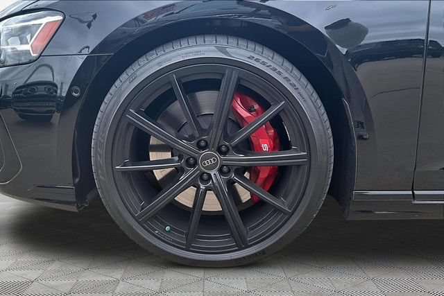 Used 2024 Audi S8 w/ S8 Comfort Plus Package AWD/4WD image 8
