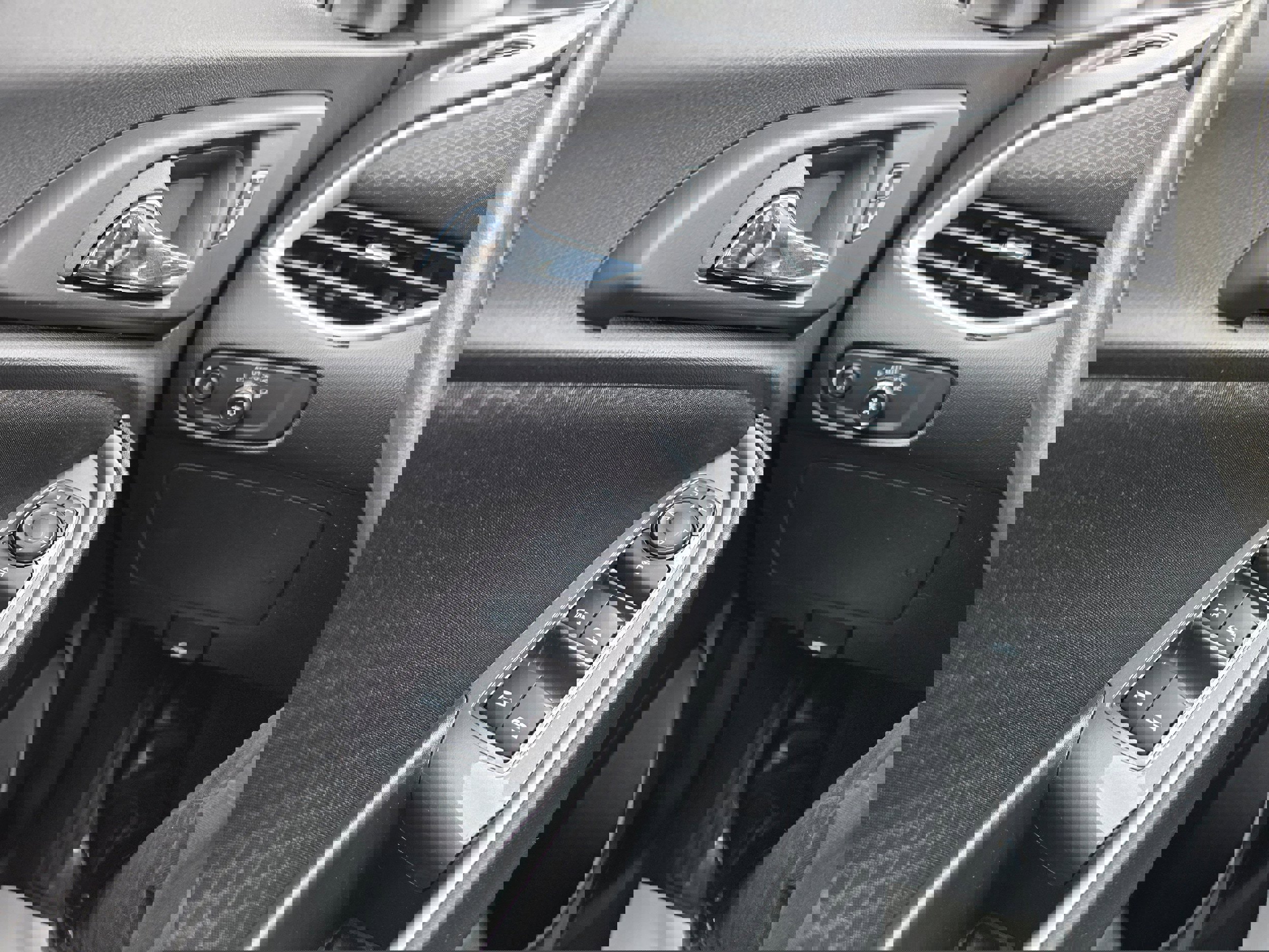 Used 2024 Chevrolet Malibu LT image 18