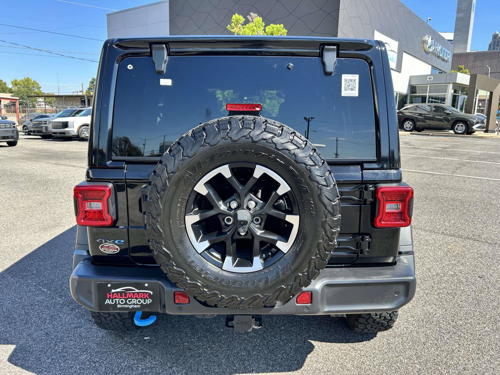 Used 2024 Jeep Wrangler Unlimited Rubicon 4xe w/ Technology Group AWD/4WD image 3